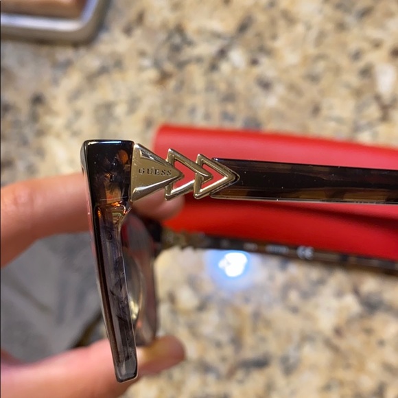 Guess Glasses - Picture 3 of 7